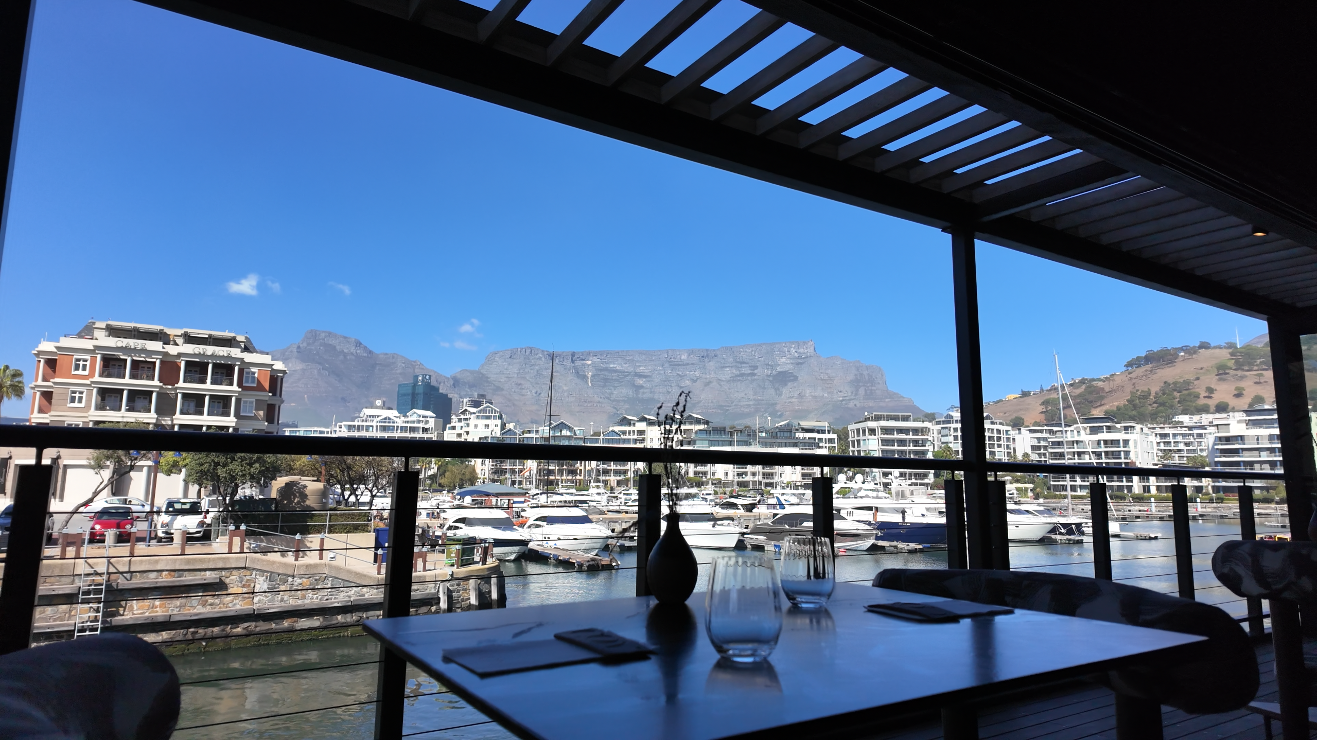 Cape Town dining terrace with Table Mountain in the background